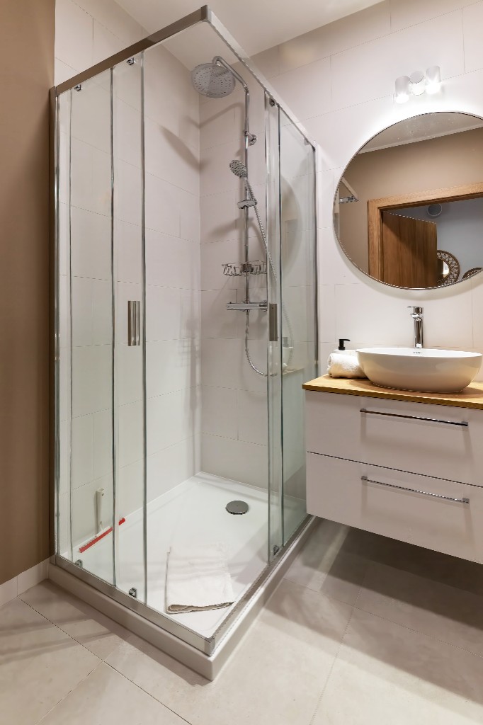 Nowoczesna łazienka z prysznicem